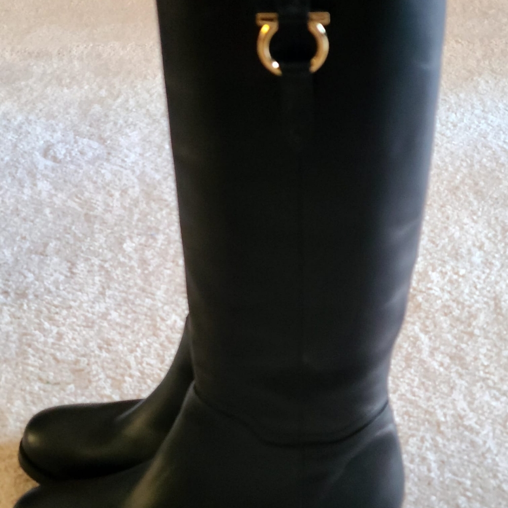 Salvatore Ferragamo riding boot. Length 18 inches